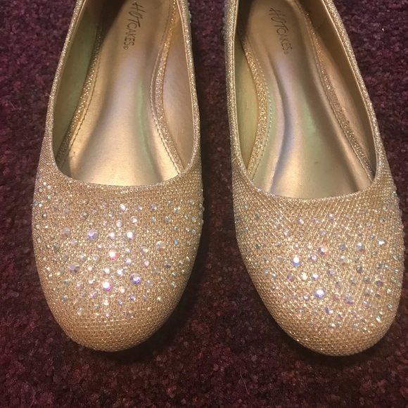 Hot Cakes Gold Shoes - Picture 2 of 2